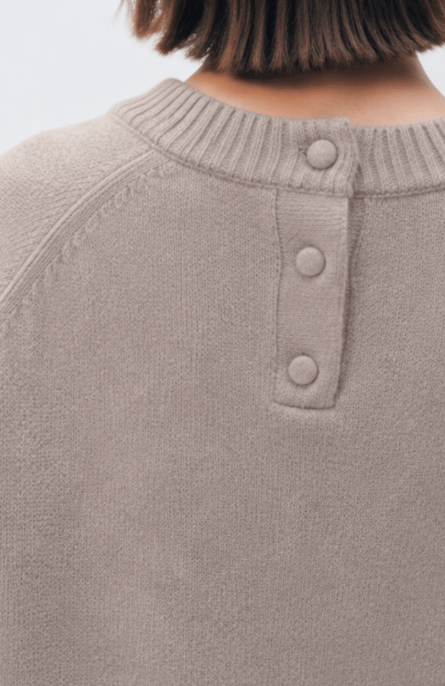 CASHMERE SCARF BLEND SWEATER in MISTY BROWN HEATHER-WHITE & WARREN-FLOW BY NICOLE CANADA