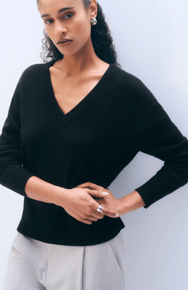 CASHMERE V NECK SWEATER in BLACK-WHITE & WARREN-FLOW BY NICOLE CANADA