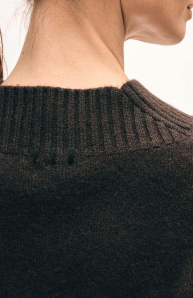CASHMERE RIB V NECK SWEATER in DARK UMBER BROWN-WHITE and WARREN-FLOW by nicole