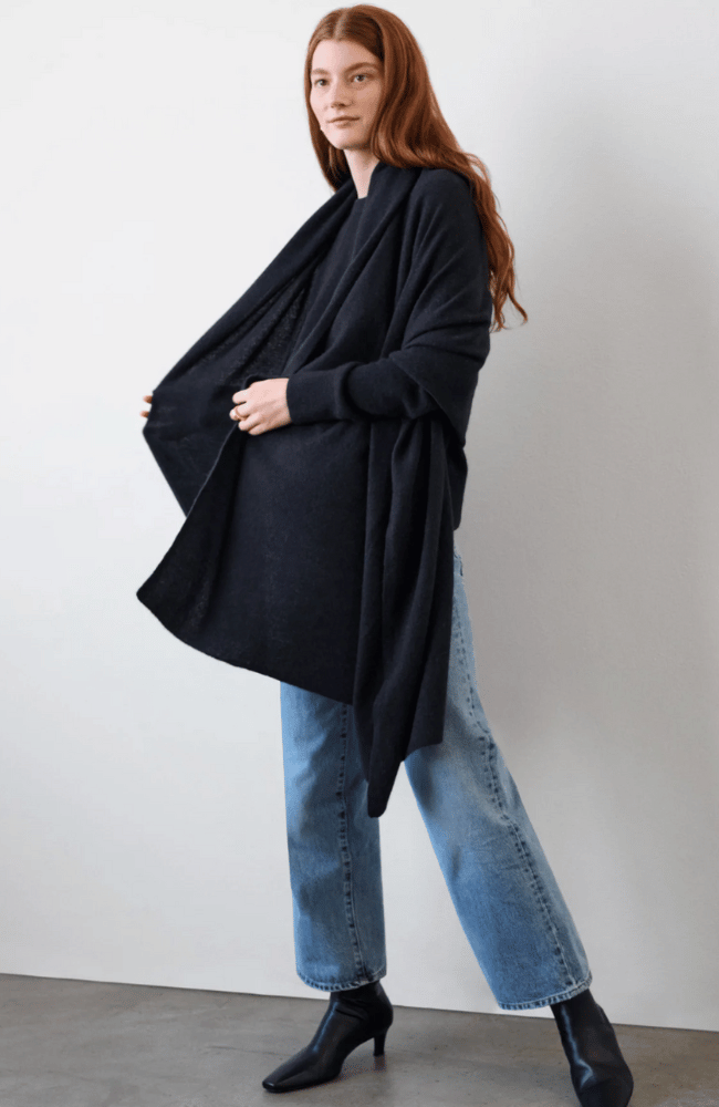 CASHMERE TRAVEL WRAP DEEP NAVY-WHITE + WARREN-FLOW by nicole