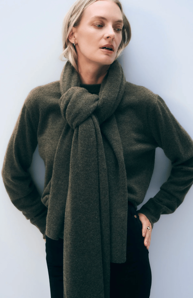 CASHMERE TRAVEL WRAP in THYME HEATHER-WHITE and WARREN-FLOW by nicole