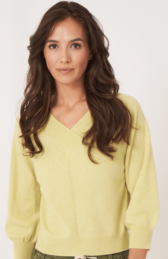 CASHMERE V NECK PULLOVER - SODA-REPEAT-FLOW by nicole