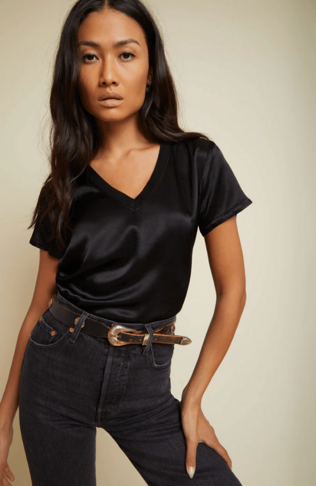 JUNE V NECK TEE BLACK-NATION-FLOW by nicole