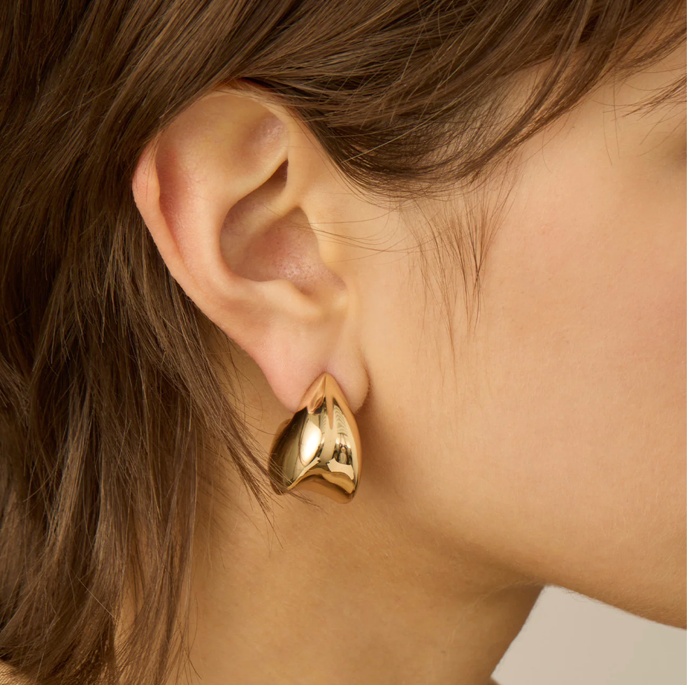 NOUVEAUX PUFF / PAIGE PUFF EARRINGS in GOLD-JENNY BIRD-FLOW by nicole