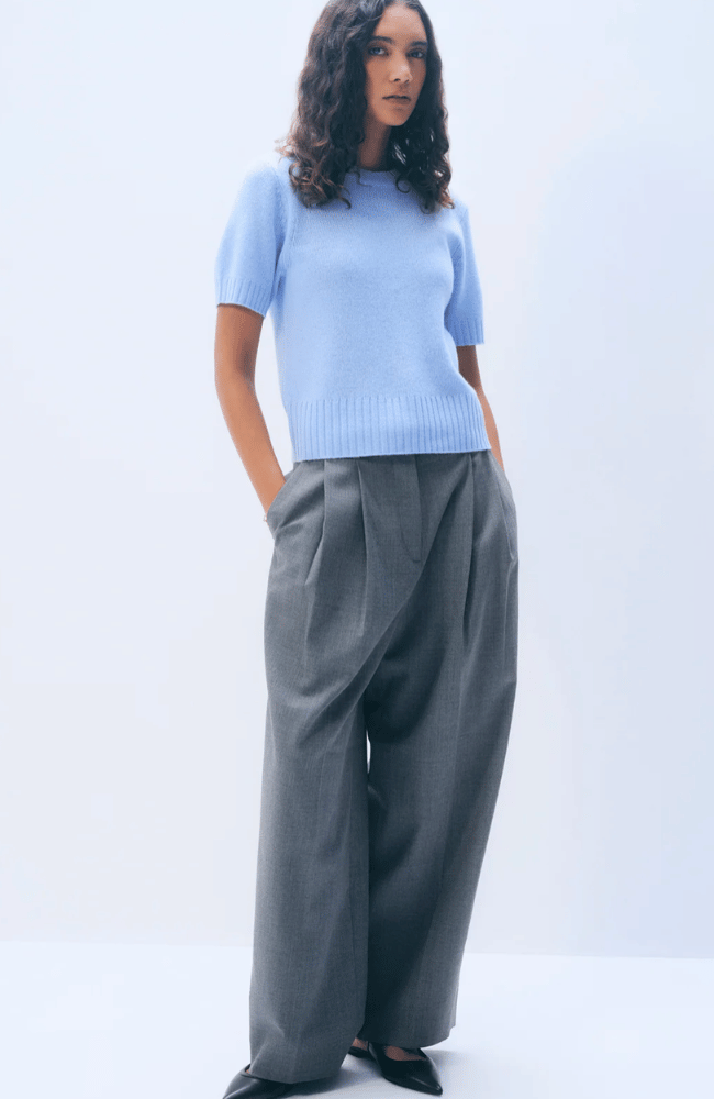 CASHMERE FEATHERWEIGHT T-SHIRT in BLUE VAPOR-WHITE and WARREN-FLOW BY NICOLE CANADA