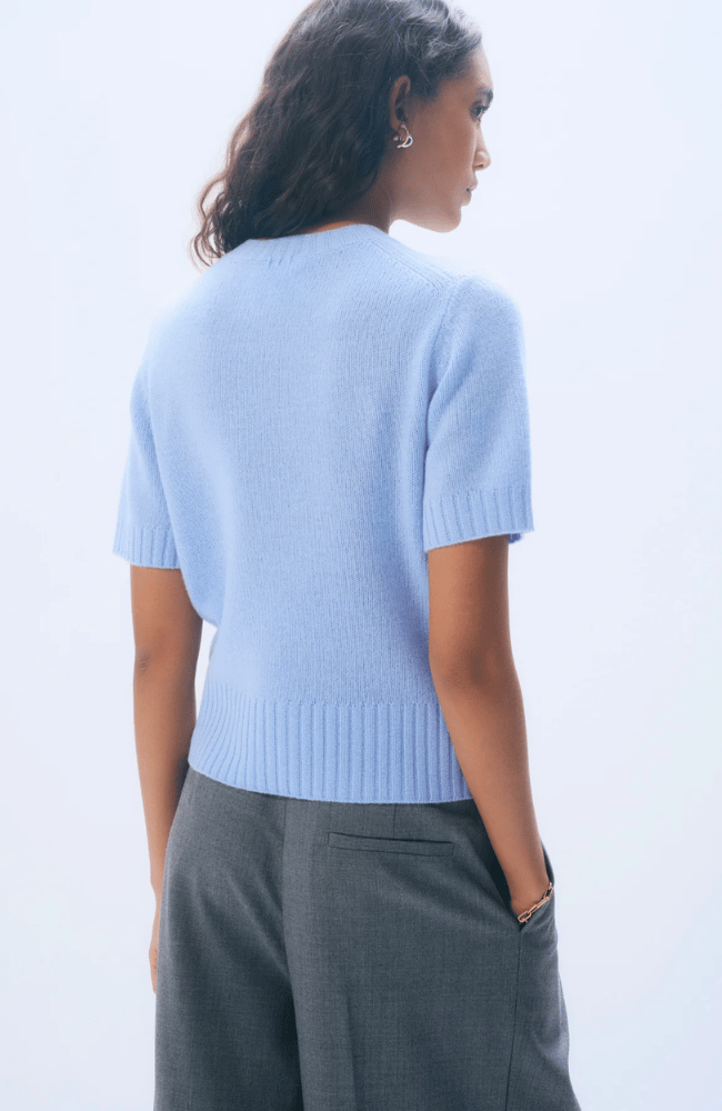CASHMERE FEATHERWEIGHT T-SHIRT in BLUE VAPOR-WHITE and WARREN-FLOW BY NICOLE CANADA