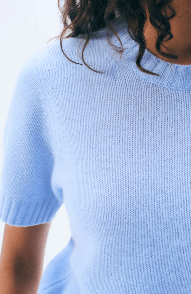 CASHMERE FEATHERWEIGHT T-SHIRT in BLUE VAPOR-WHITE and WARREN-FLOW BY NICOLE CANADA