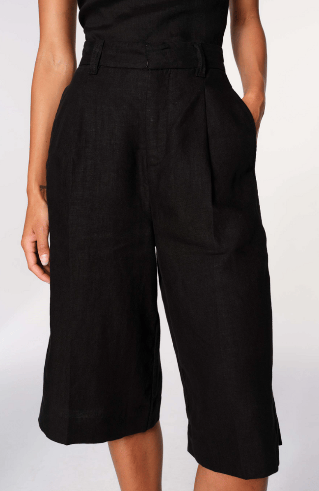 HEPBURN PLEATED SHORT in BLACK LINEN-DL1961-FLOW BY NICOLE CANADA