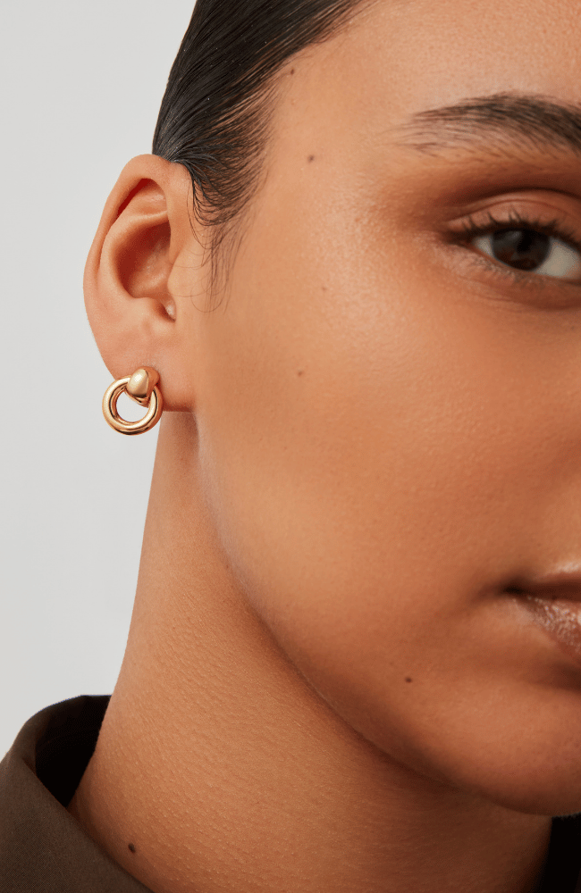 MINI PUFFY FAYE KNOCKER EARRINGS in GOLD