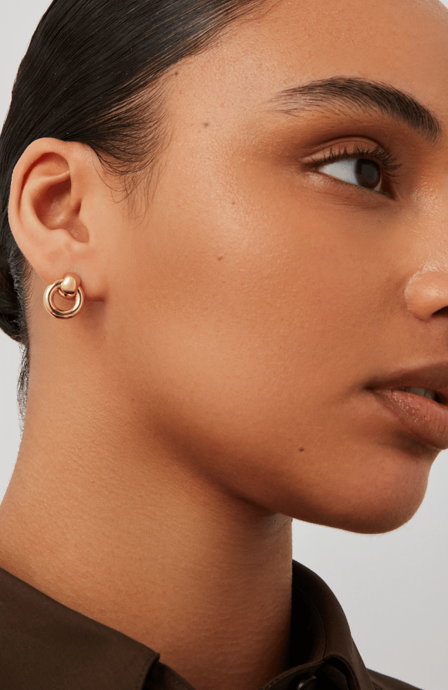 MINI PUFFY FAYE KNOCKER EARRINGS in GOLD