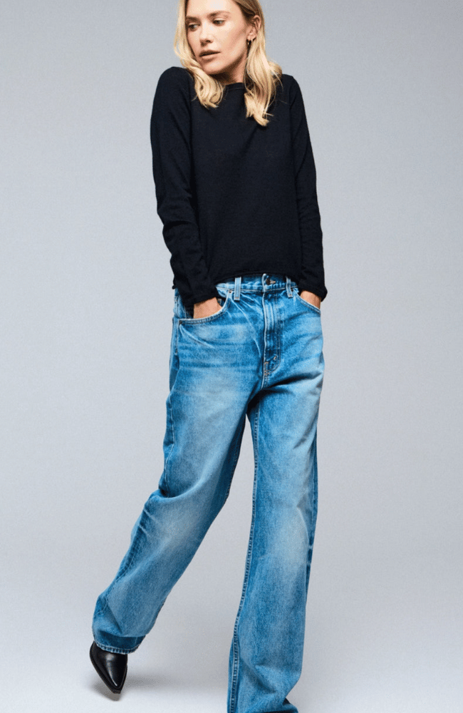 MACHINE WASHABLE CREWNECK CASHMERE SWEATER in NOIR-MAJESTIC FILATURES-FLOW BY NICOLE CANADA