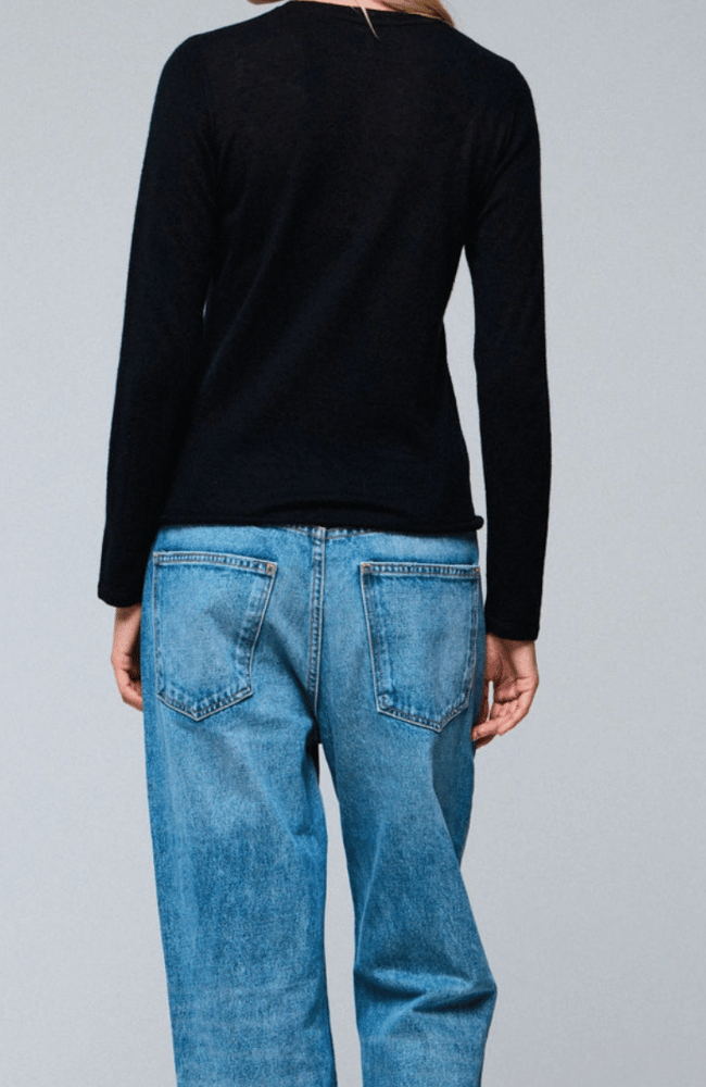 MACHINE WASHABLE CREWNECK CASHMERE SWEATER in NOIR-MAJESTIC FILATURES-FLOW BY NICOLE CANADA