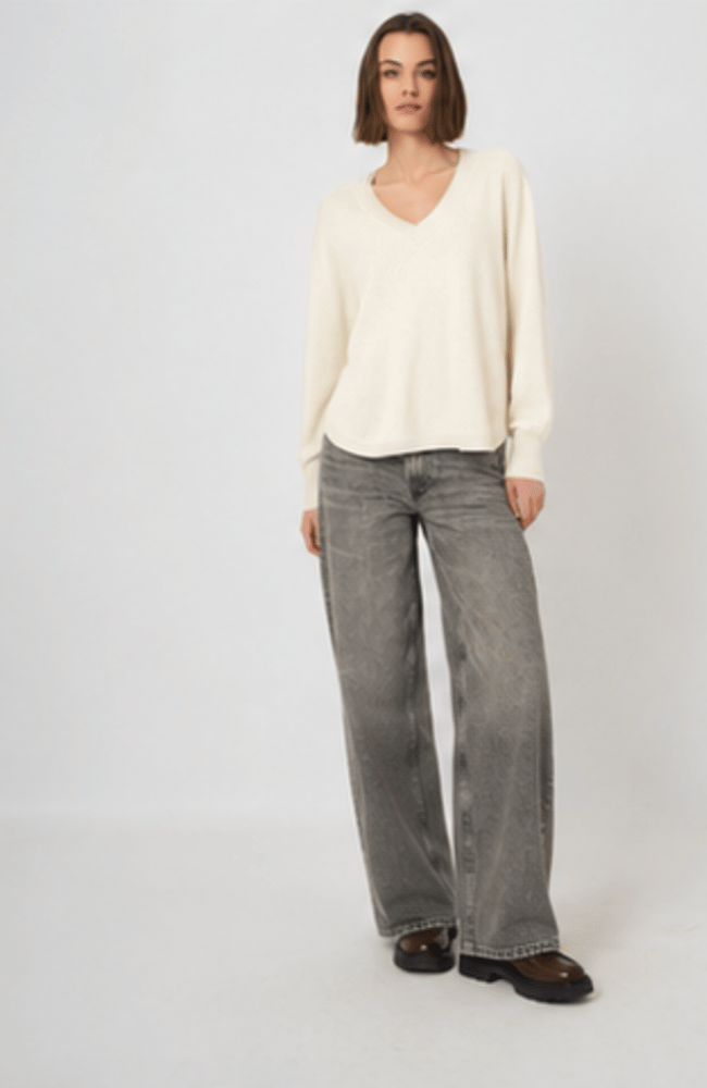 ORGANIC CASHMERE VNECK SWEATER in CREAM-REPEAT-FLOW BY NICOLE CANADA