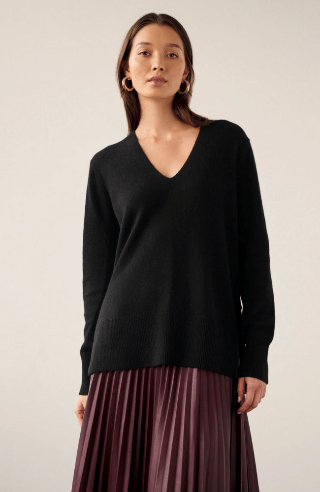 CASHMERE RELAXED V NECK - BLACK-WHITE + WARREN-FLOW BY NICOLE CANADA
